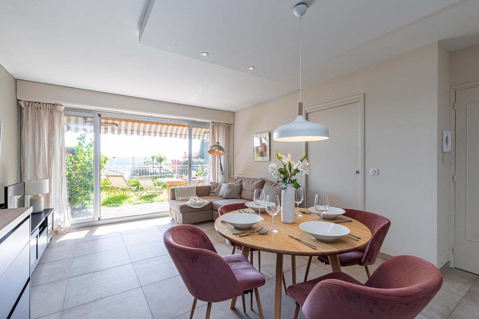 2 Bdr Sea View Parking And Swimming Pool Apartment