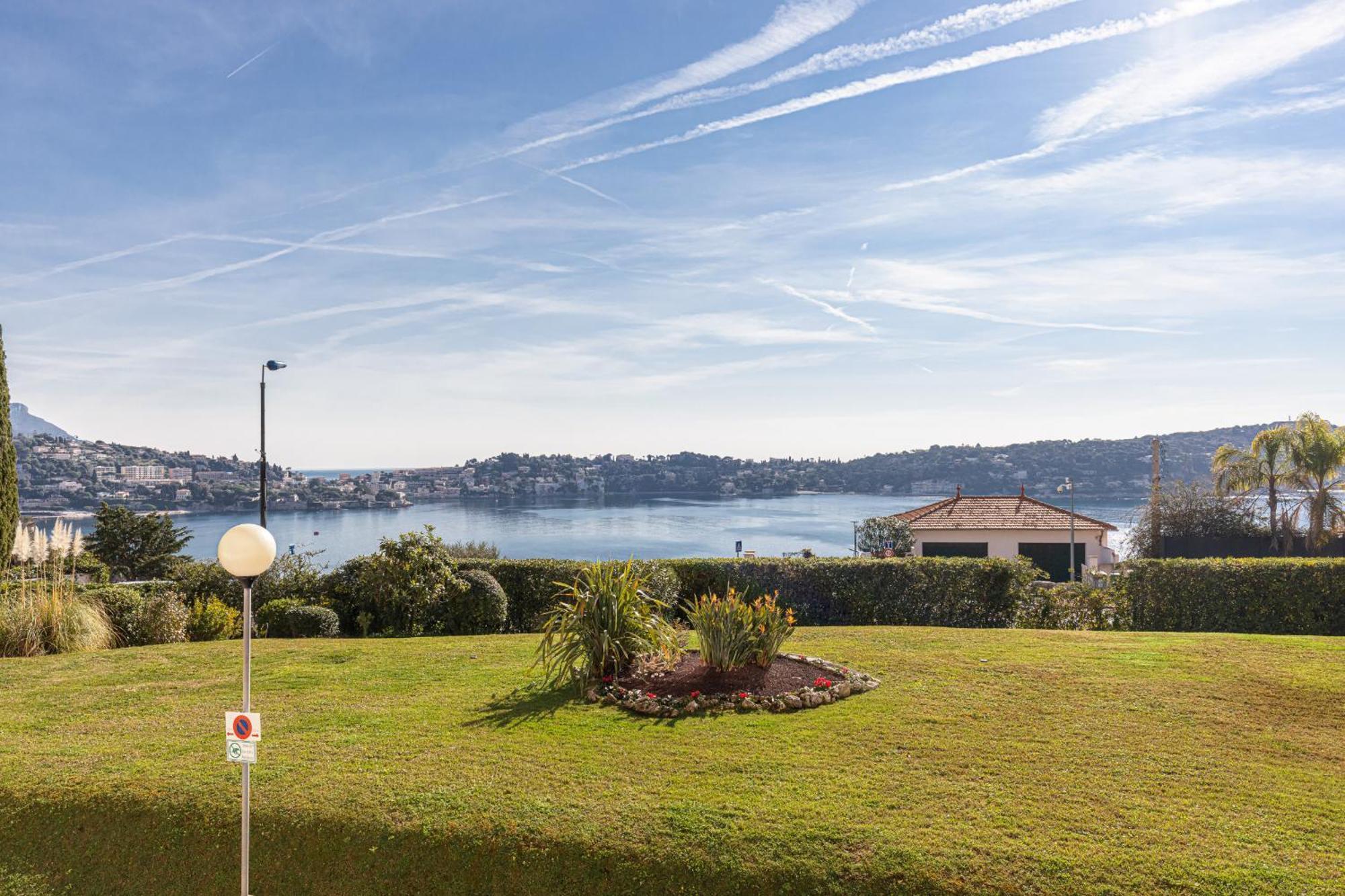 2 Bdr Sea View Parking And Swimming Pool *