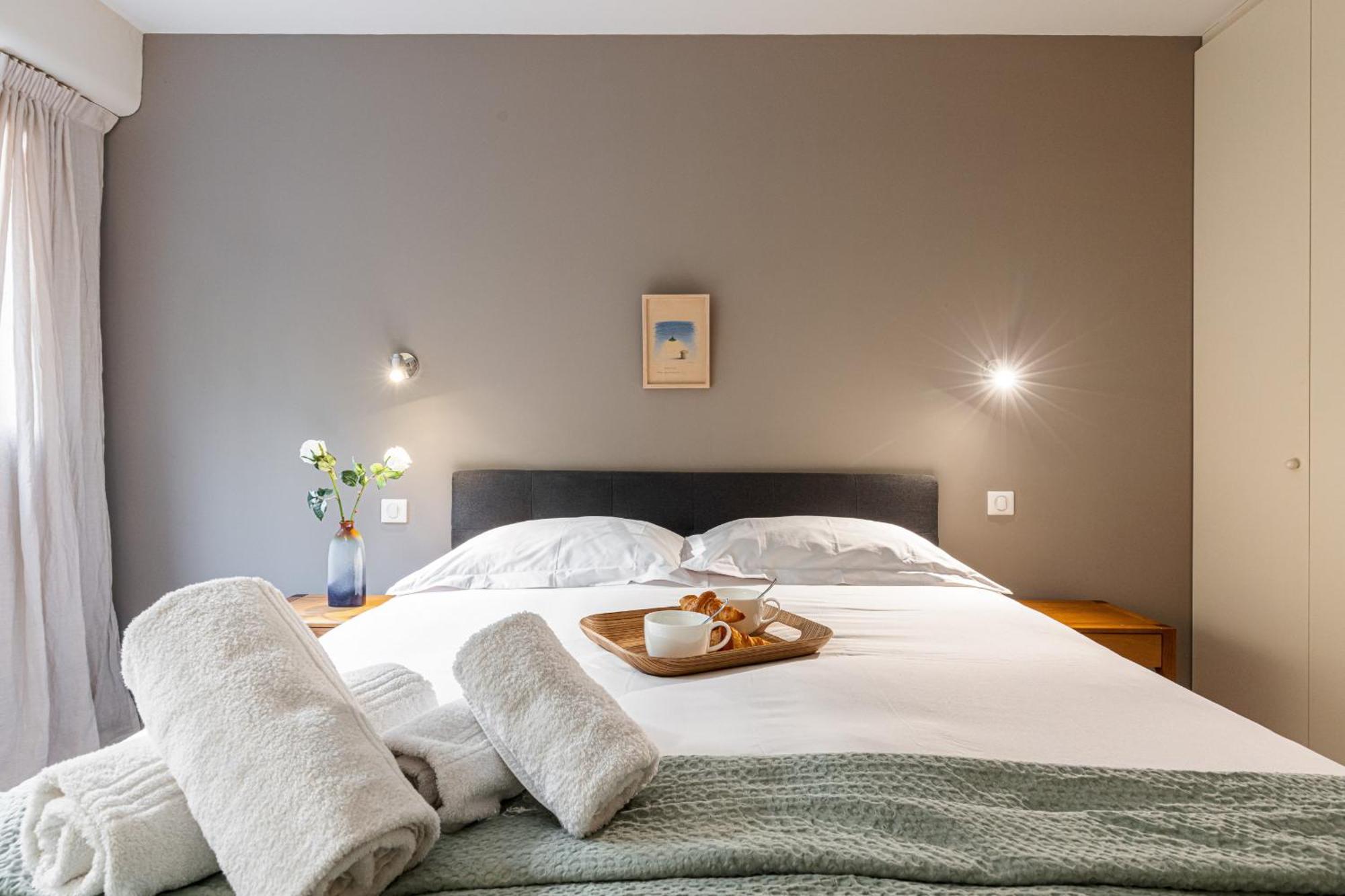 2 Bdr Sea View Parking And Swimming Pool Apartment