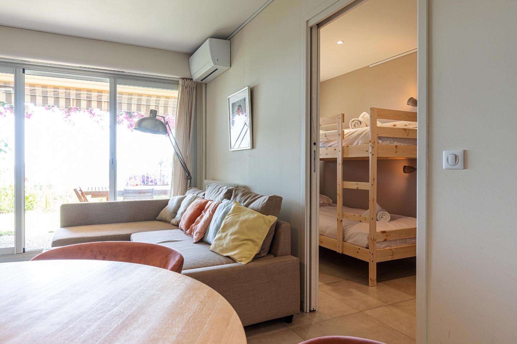 2 Bdr Sea View Parking And Swimming Pool *