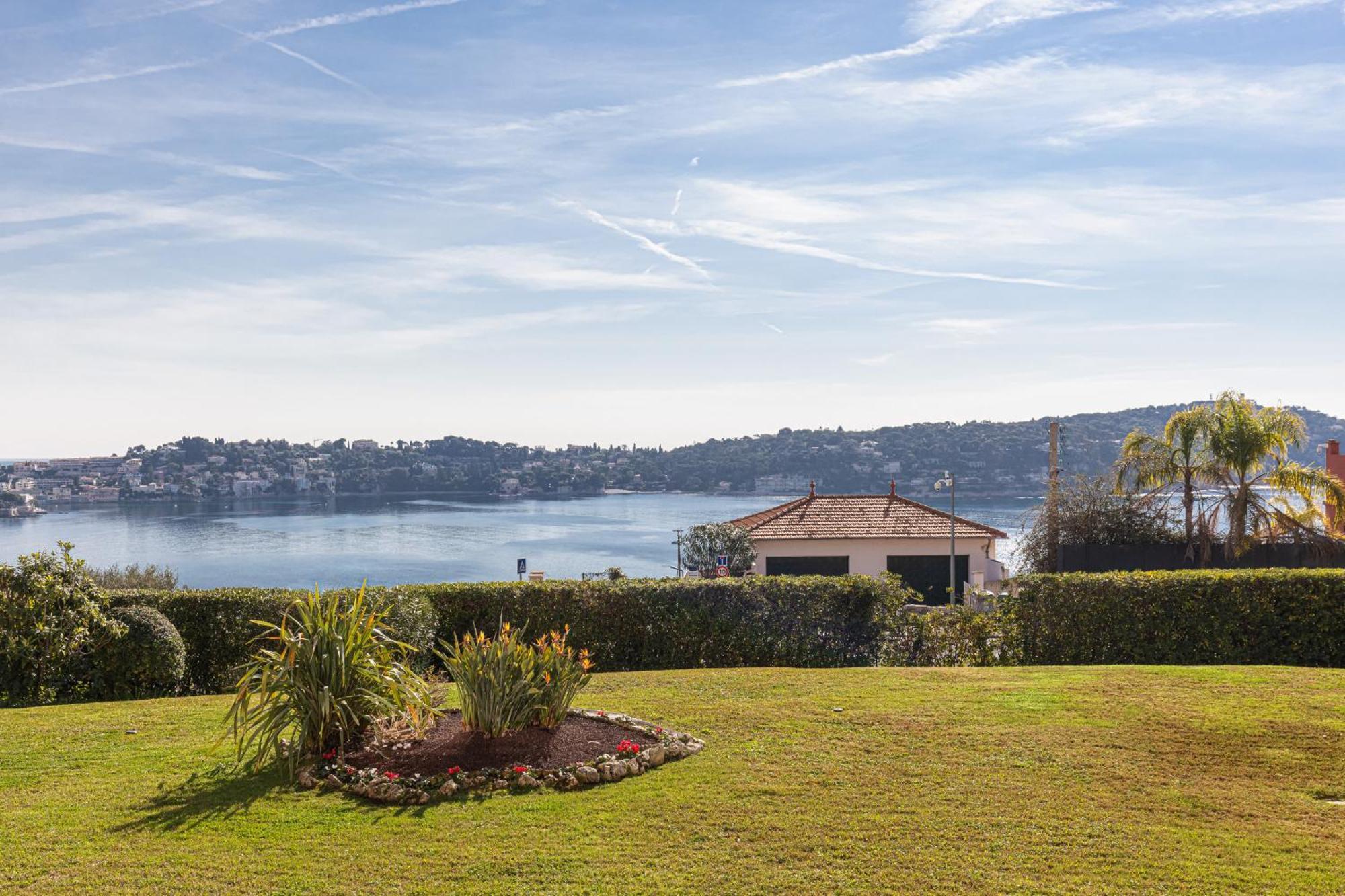 2 Bdr Sea View Parking And Swimming Pool Apartment *