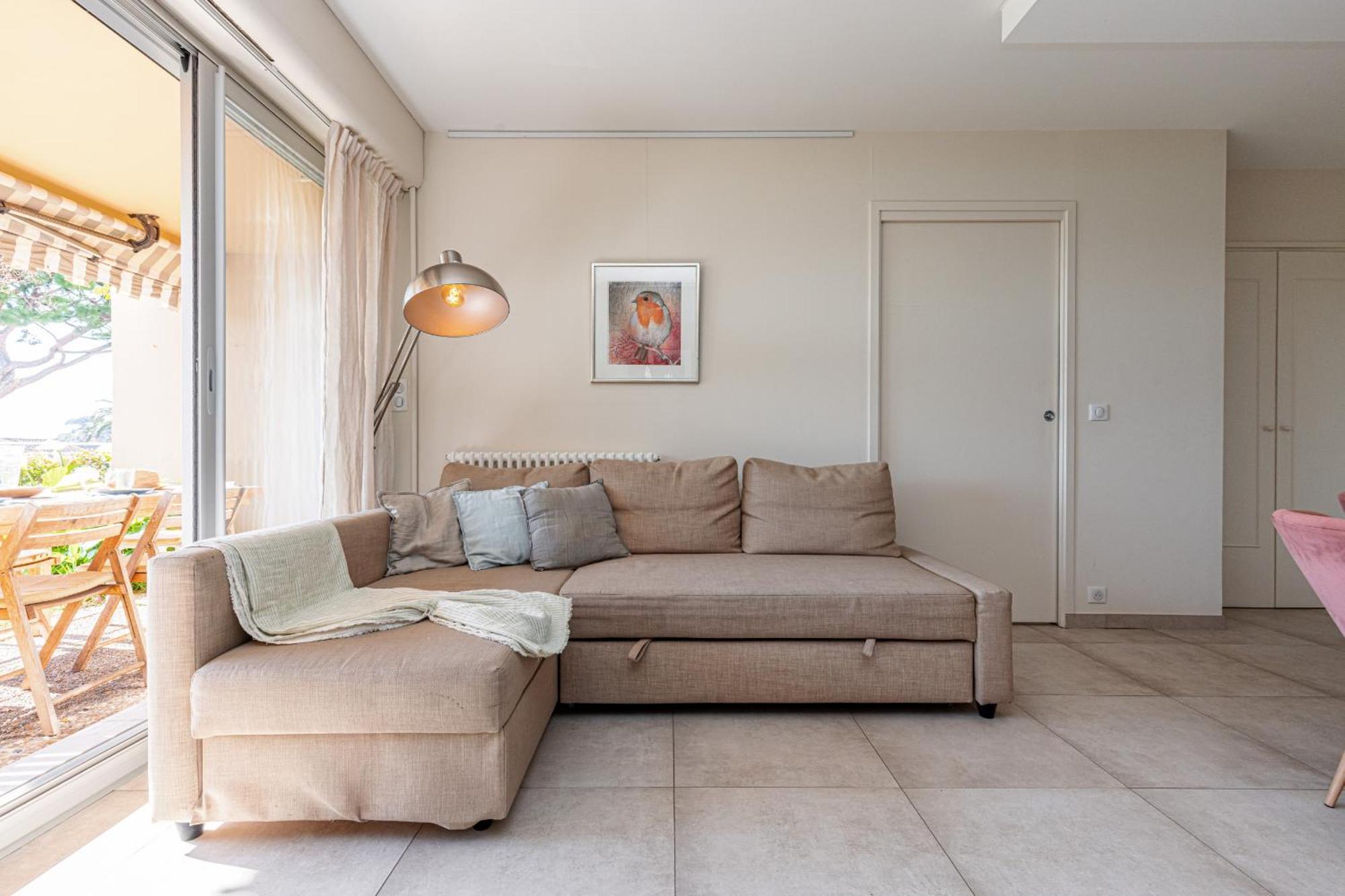 2 Bdr Sea View Parking And Swimming Pool Apartment