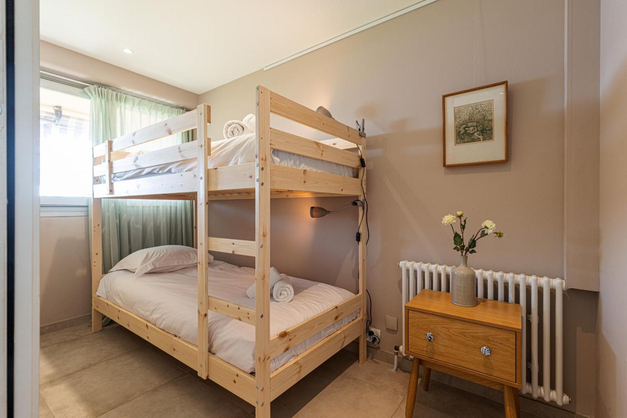 2 Bdr Sea View Parking And Swimming Pool Apartment *