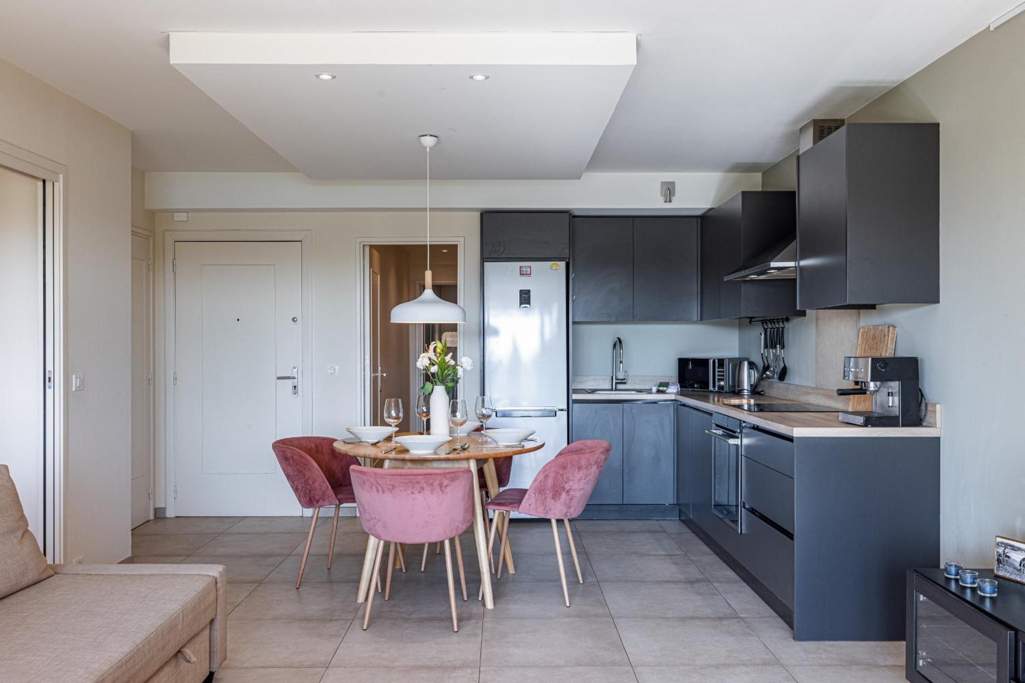 2 Bdr Sea View Parking And Swimming Pool