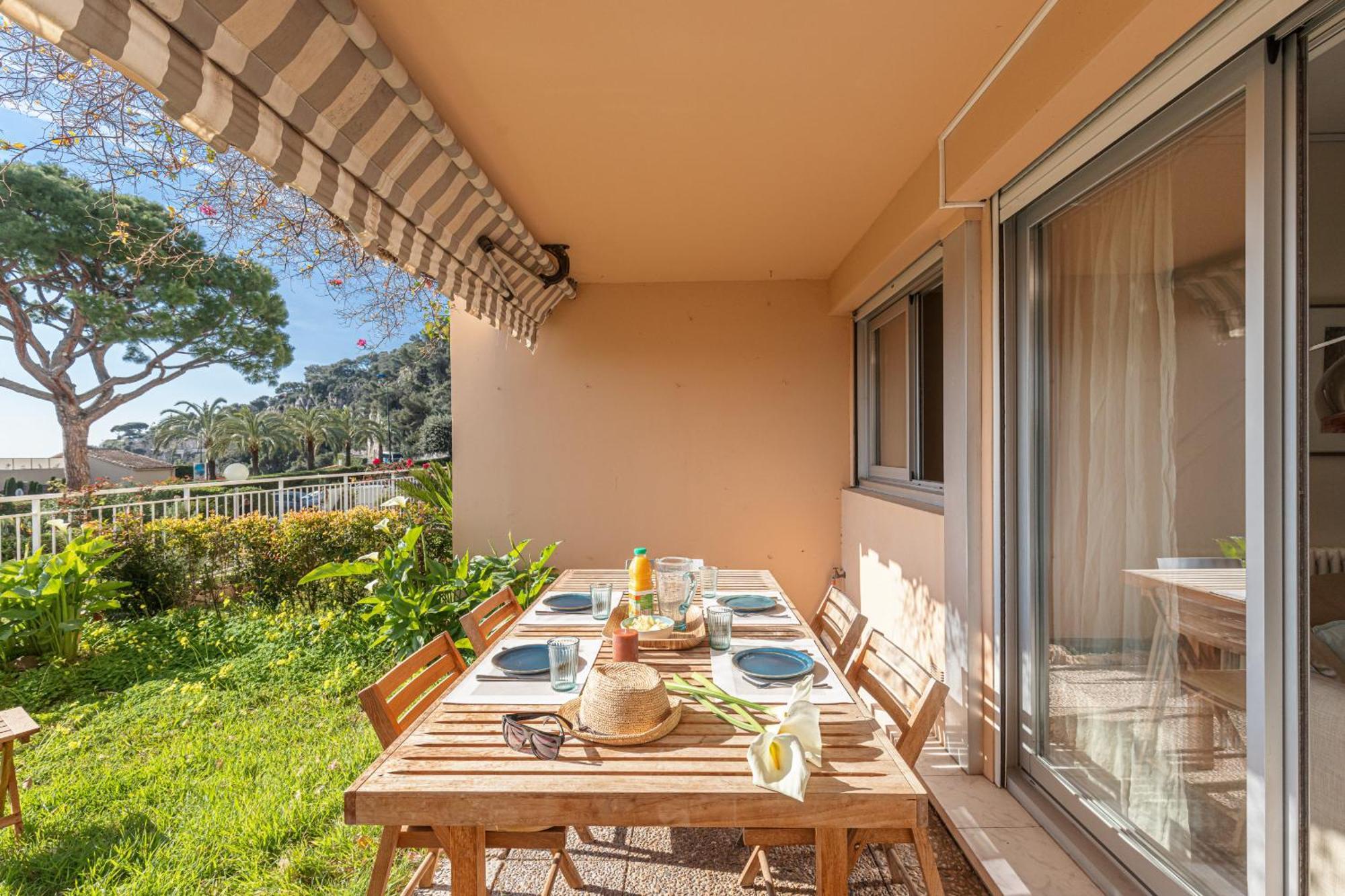 2 Bdr Sea View Parking And Swimming Pool Apartment