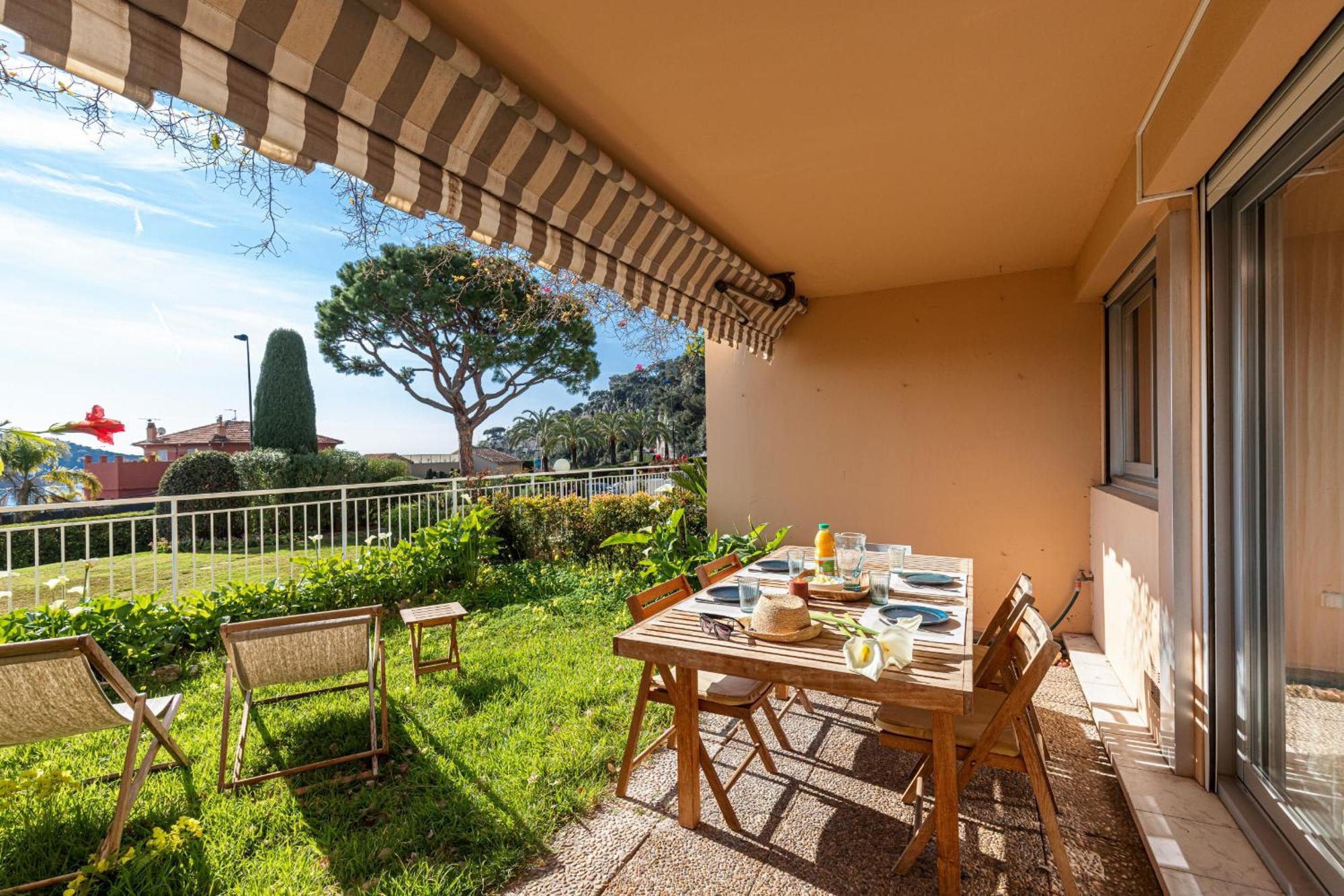 2 Bdr Sea View Parking And Swimming Pool Apartment