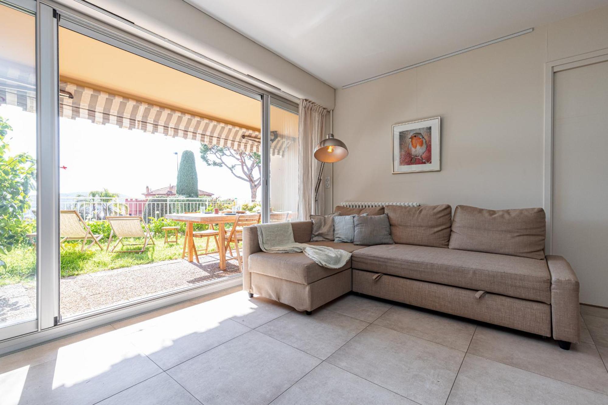 2 Bdr Sea View Parking And Swimming Pool Apartment